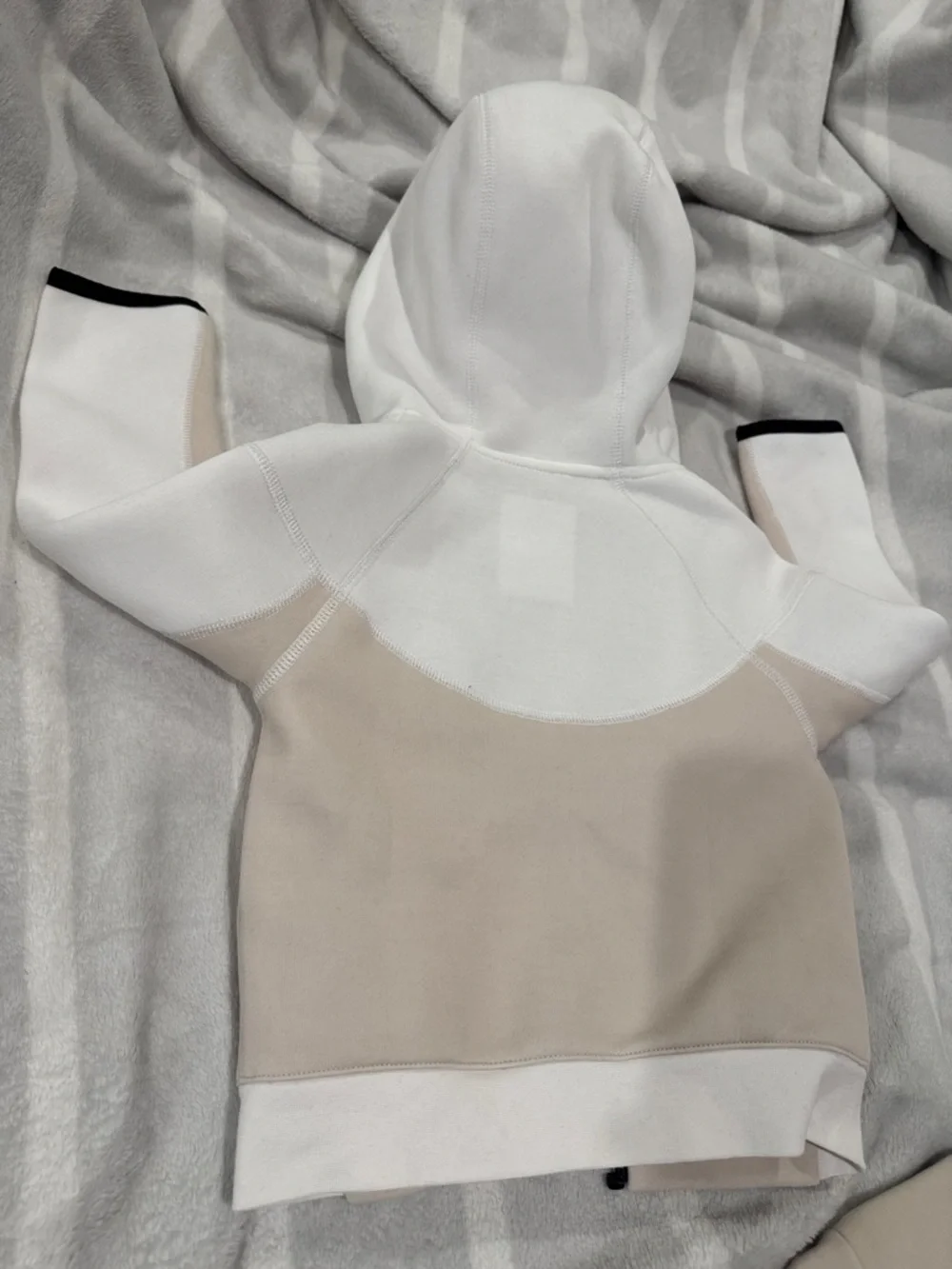 Nike Beige and White Toddlers' Hoodie & Joggers Set 2-3 yrs - Picture 6 of 7